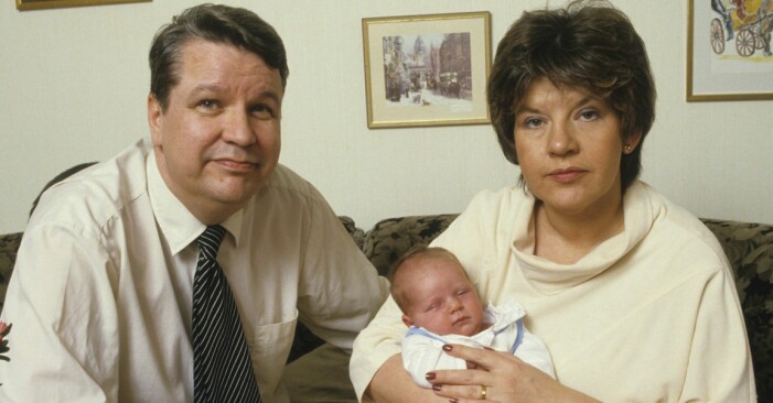 Ingela Agardh med nyfödda dottern Charlotte och maken Veijo 1985.