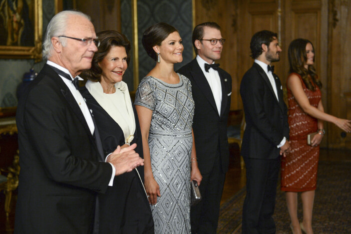 Kronprinsessan Victoria i en silvrig paljettklänning 2015.