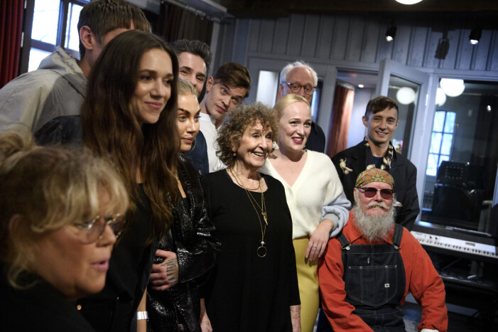 Gänget i <em>Så mycket bättre </em>2021. Gustaf Norén, Marie Nilsson Lind, Melissa Horn, Thomas Stenström, Maxida Märak, Peter Jöback, Siw Malmkvist, Viktor Norén, Moonica Mac, Harpo, Andreas Mattsson och Daniel Adams-Ray. deltagarna i så mycket bättre 2021