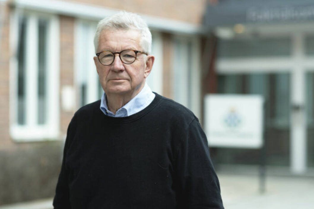 Johan Giesecke fotograferad utanför Folkhälsomyndigheten i Solna. Foto: Ali Lorestani/TT
