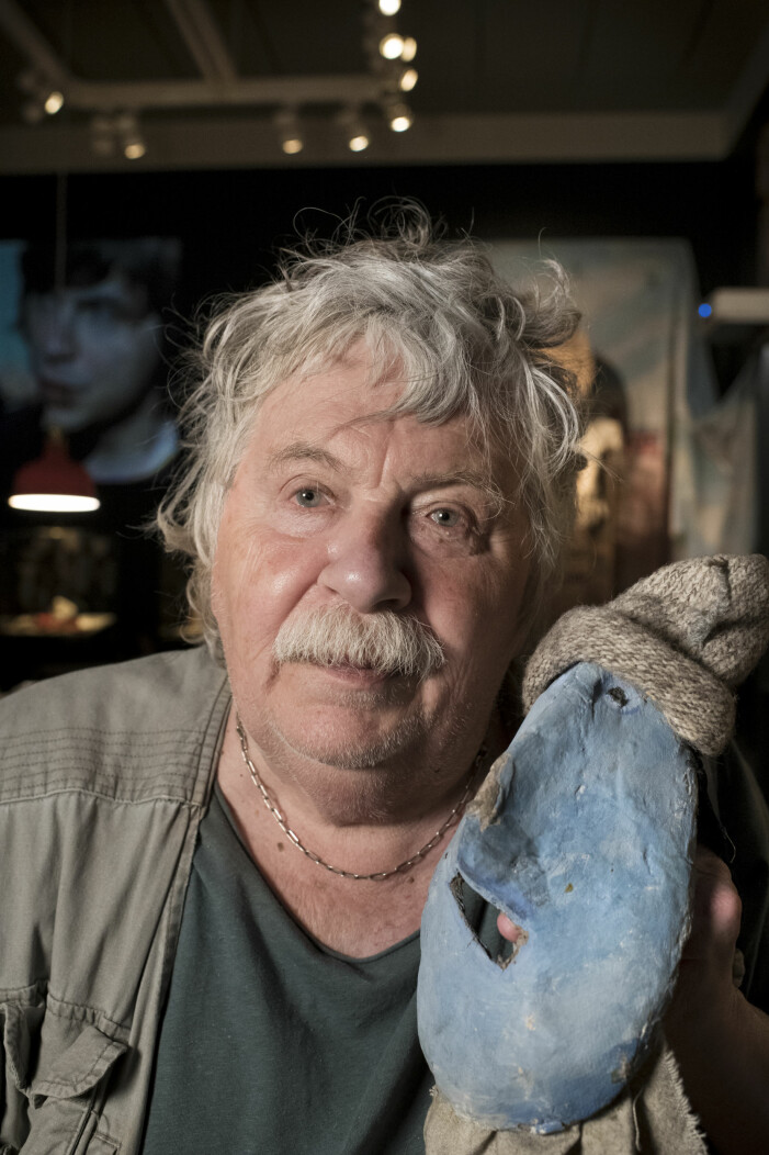 Staffan Westerberg med en av sina strumpfigurer 2018.