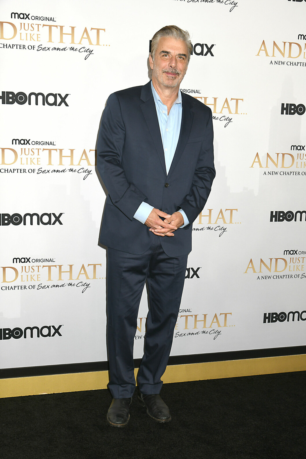 Chris Noth på röda mattan under<span class=" italic" data-lab-italic_desktop="italic"> And just like that...</span> på Museum of Modern Art i New York.