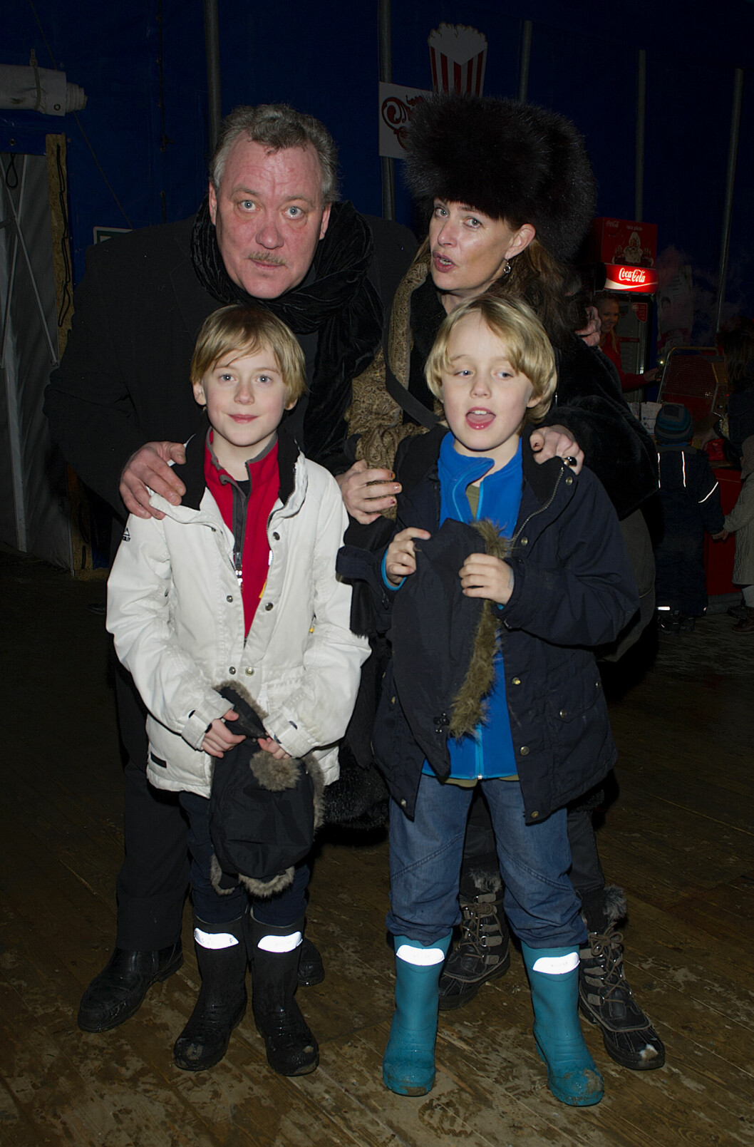 Leif och Sophia tillsammans med tvillingsönerna år 2012. Leif och Sophia tillsammans med tvillingsönerna år 2012.