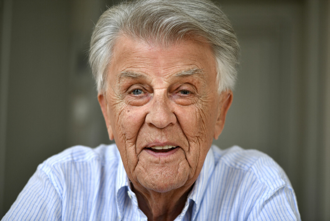 Sven Bertil var son till en annan känd viskung; Evert Taube. Sven Bertil var son till en annan känd viskung; Evert Taube.