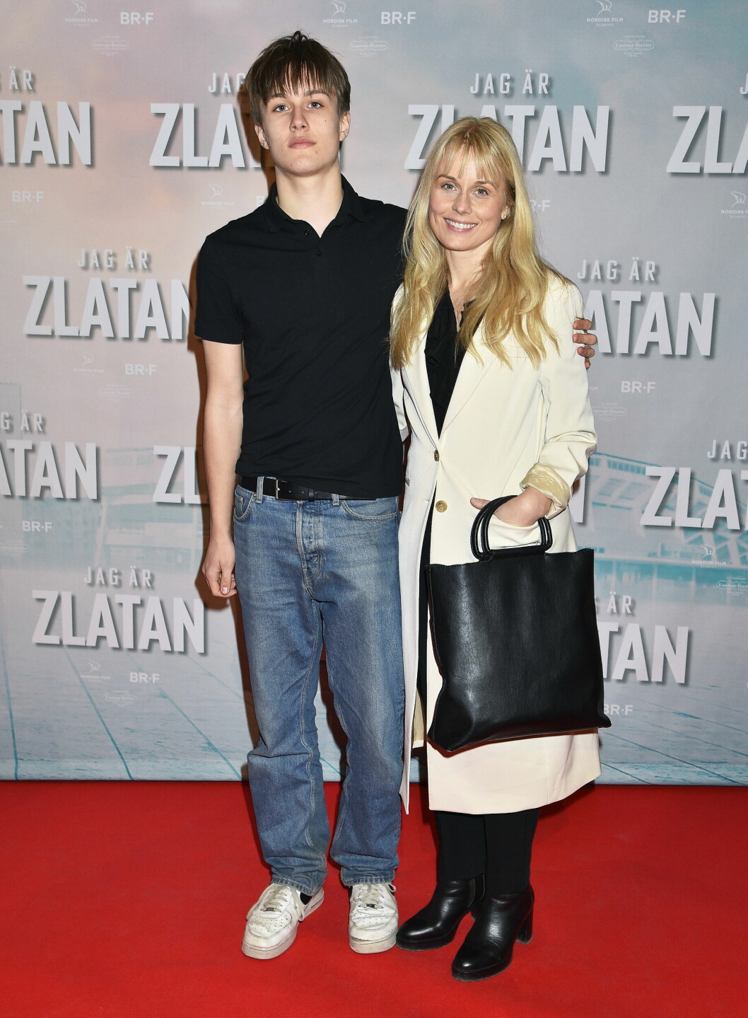 Helena af Sandeberg tillsammans med sonen Alfred på biopremiären av filmen <span class=" italic" data-lab-italic_desktop="italic">Jag är Zlatan</span> år 2022. Helena af Sandeberg tillsammans med sonen Alfred på biopremiären av filmen Jag är Zlatan år 2022.