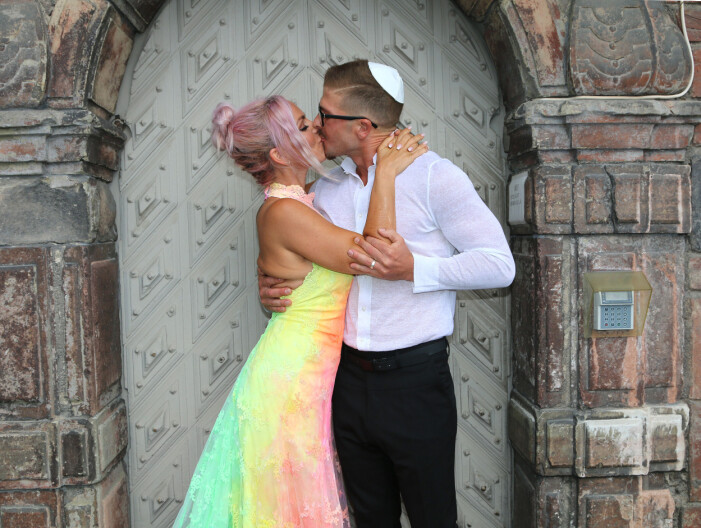Tess Merkel och Kenny Solomons gifte sig under Prideveckan i Stockholm sommaren 2017. Tess Merkel och Kenny Solomons gifte sig under Prideveckan i Stockholm sommaren 2017.