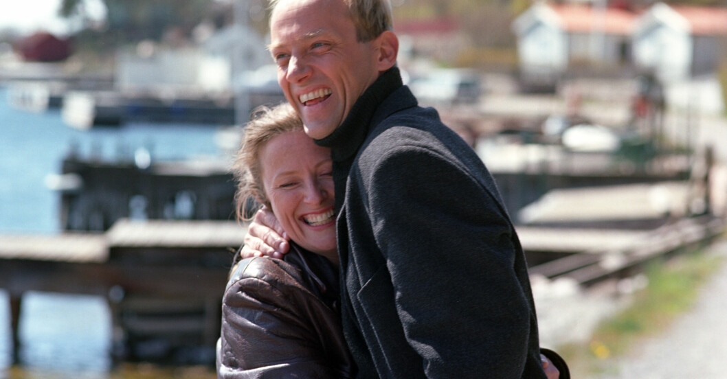 Gunilla Röör och Samuel Fröler i SVT-succén <span class=" italic" data-lab-italic_desktop="italic">Skärgårdsdoktorn</span>.