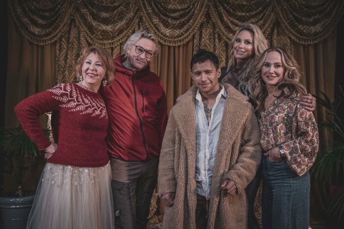 Pia Johansson, Lars Lerin, Jon Henrik Fjällgren, Carolina Gynning och Anja Lundqvist har varit med i årets Stjärnorna på slottet. Pia Johansson, Lars Lerin, Jon Henrik Fjällgren, Carolina Gynning och Anja Lundqvist.