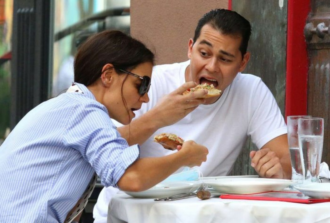 Mumsfillibabba för Katie Holmes på lunchdejt med pojkvännen Emilio. Katie Holmes och Emilio på dejt 2020.