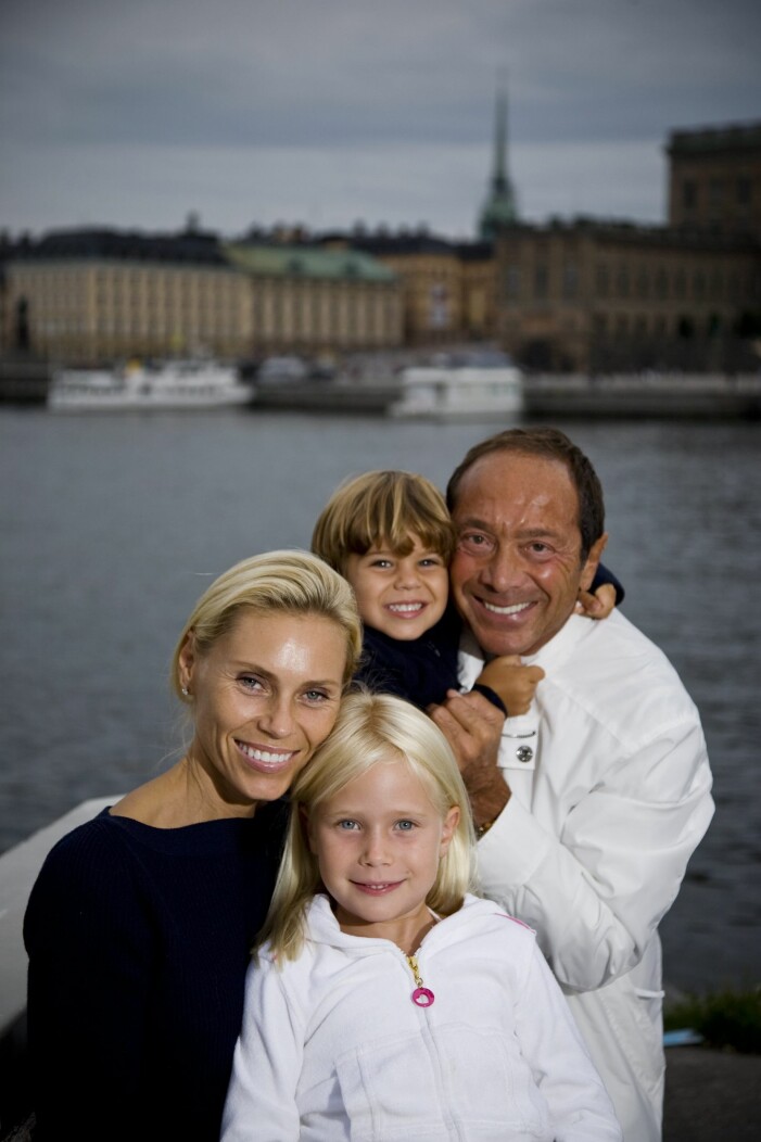 Anna Anka med familj 2008. Anna Anka med exet Paul, och barnen Elli och Ethan.