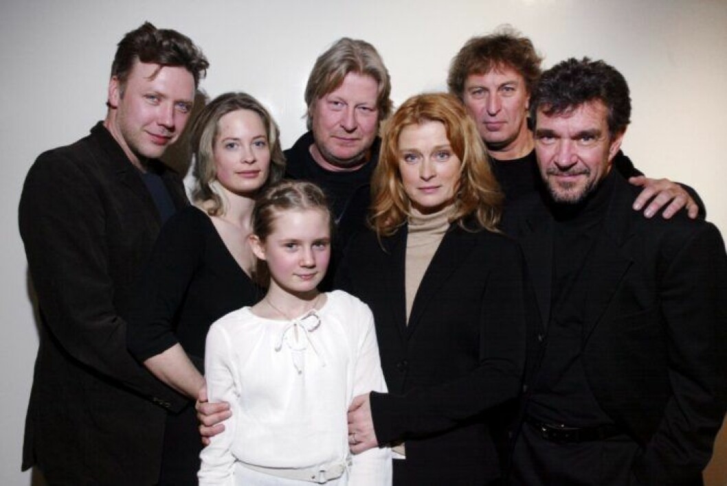 <span style="font-size: 16px;">Richard Hobert har pressträff för nya filmen Tre Solar 2003 med Lena Endre och andra skådespelare ur ensemblen. Från vänster:</span>