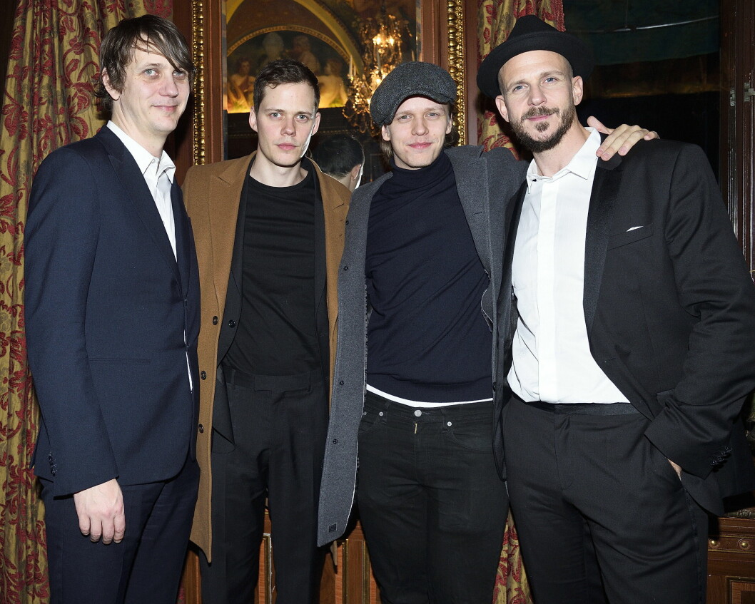 Fr v Sam Skarsgård, Bill Skarsgård, Valter Skarsgård och Gustaf Skarsgård år 2022 i samband med premiären av tv-serien <span class=" italic" data-lab-italic_desktop="italic">Clark</span>. Fr v Sam Skarsgård, Bill Skarsgård, Valter Skarsgård och Gustaf Skarsgård år 2022 i samband med premiären av tv-serien Clark.