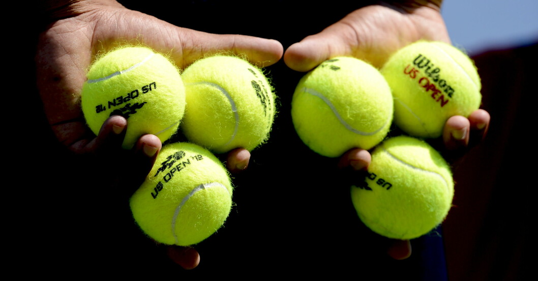 Tennisbollar är kanon för att få bort oönskade märken. Tennisbollar är kanon för att få bort oönskade märken.
