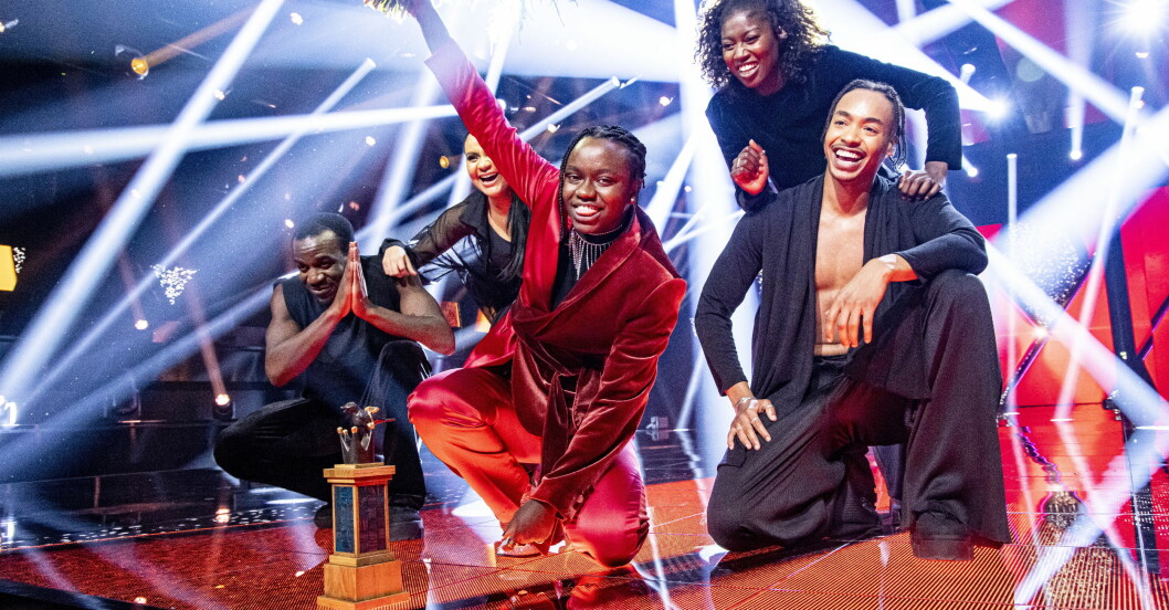 Tousin "Tusse" Chiza vann finalen i Melodifestivalen. Här firara han segern med sina dansare. Tusse Chiza i Eurovision 2021