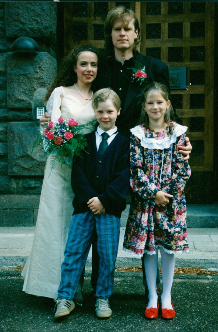 Ted Gärdestad med Alexandra Lindholm och barnen på sin bröllopsdag. Ted Gärdestad med Alexandra Lindholm och barnen på sin bröllopsdag.