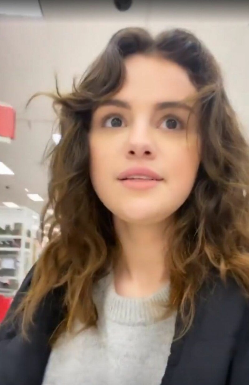 Selena Gomez under karantän. Selena Gomez osminkad