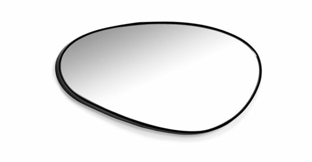 Spegel med asymmetrisk form från Serax