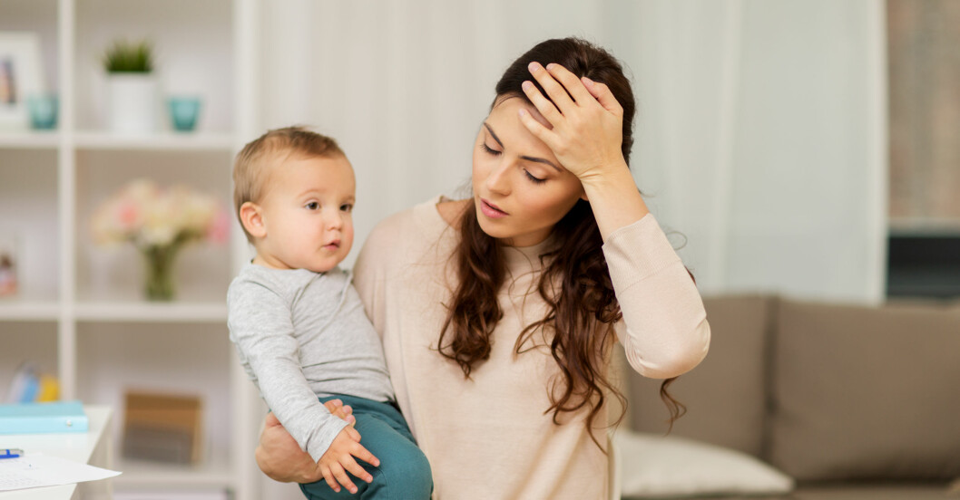 Stressad mamma med barn.
