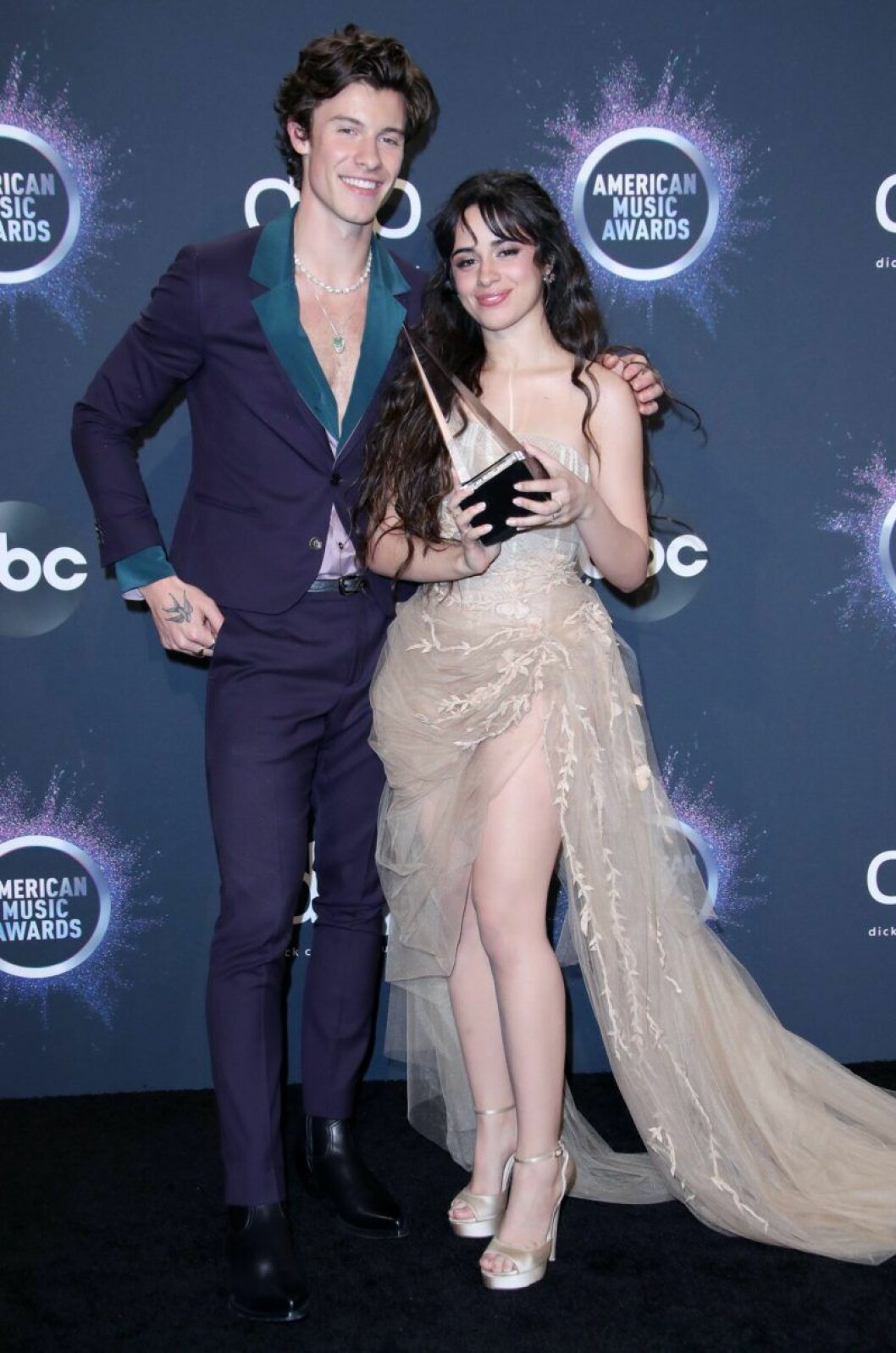 Shawn Mendes och Camila Cabello innan karantän. Shawn Mendes och Camila Cabello på röda mattan