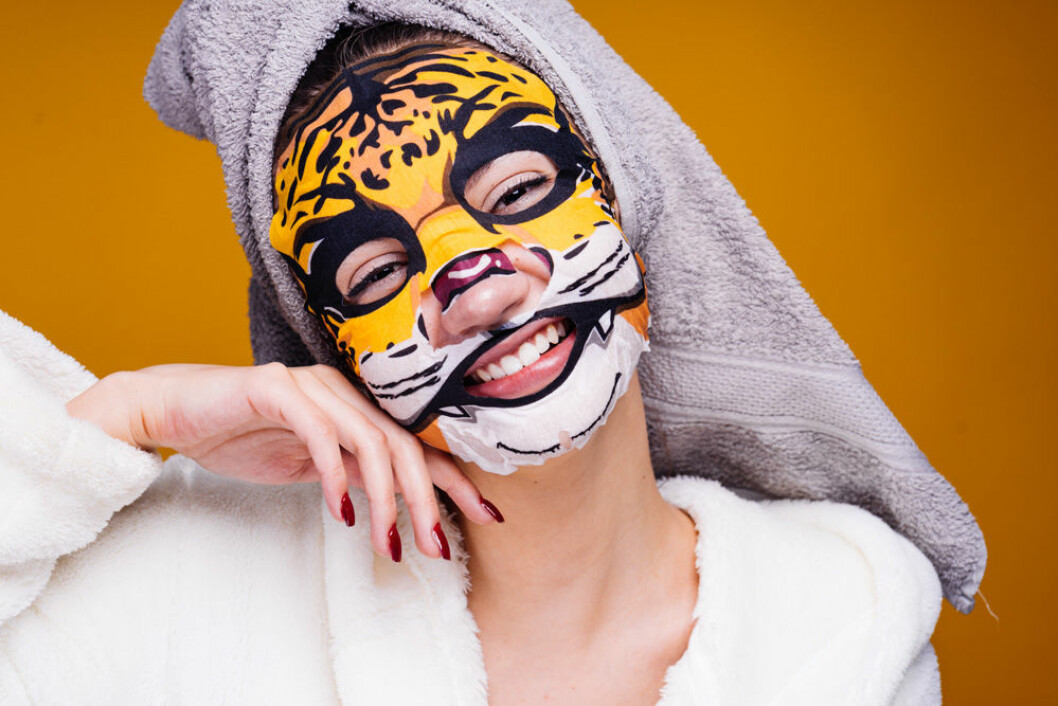 Sheet mask i form av en tiger.
