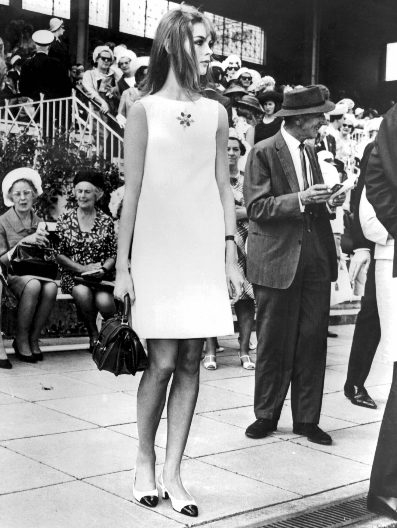 Jean Shrimpton i en shift klänning