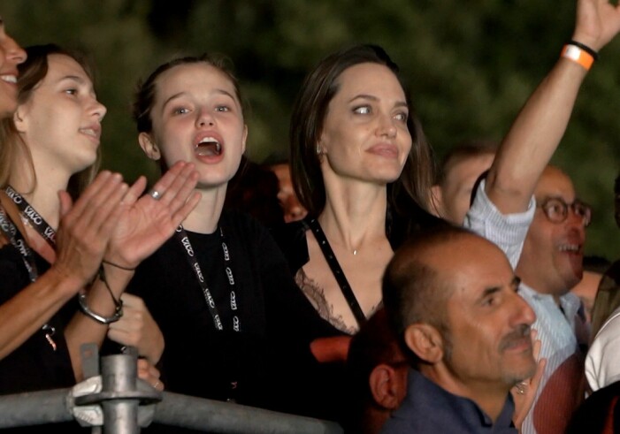 Shiloh och Angelina Jolie på Måneskins konsert i Rom