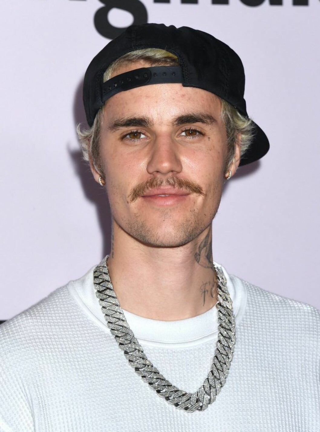 JUSTIN BIEBER