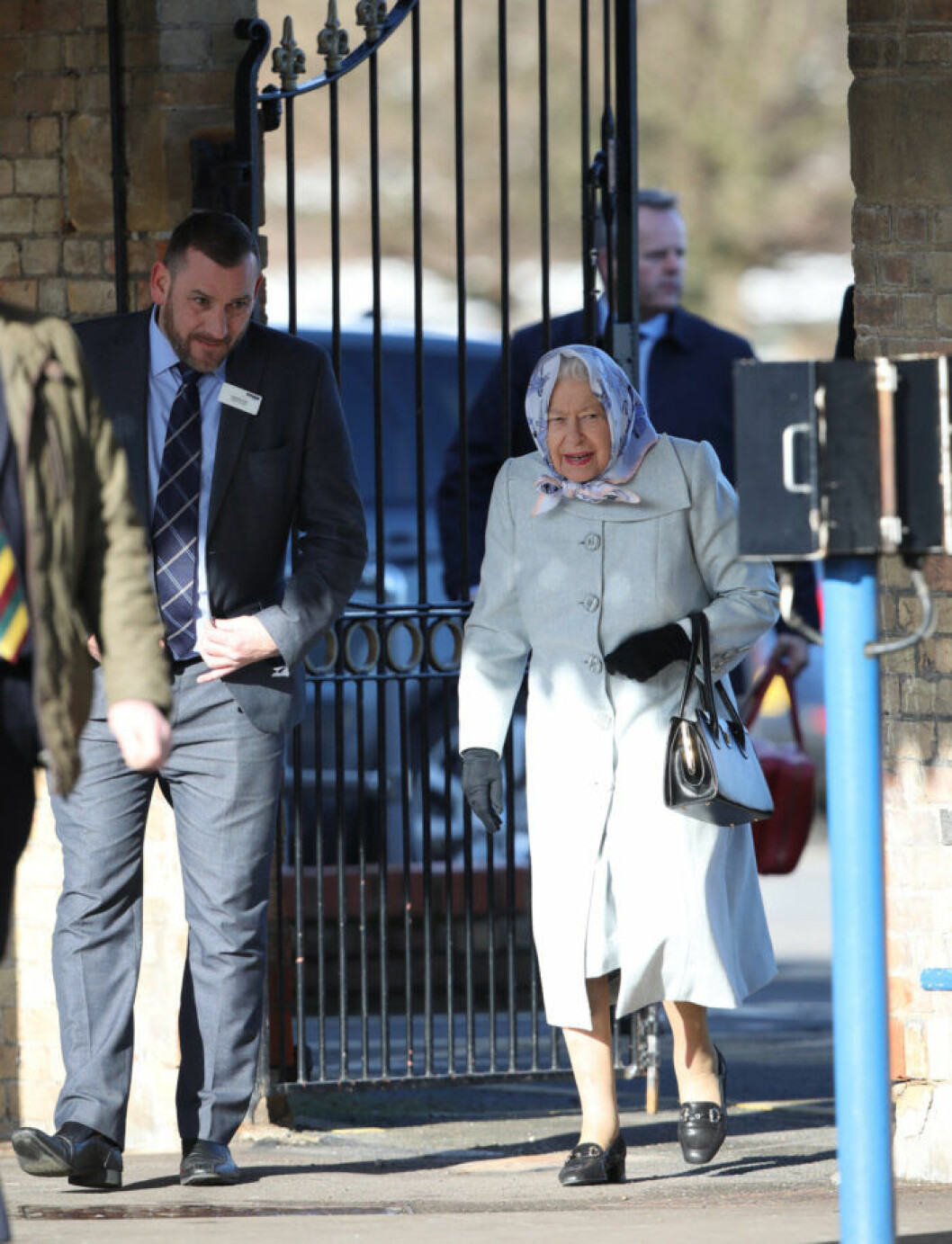 Drottning Elisabeth vid Sandringham. Drottning Elisabeth vid slutet av semestern på Sandringham.