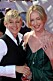 Ellen DeGeneres och Porta de Rossi visar upp förlovningsringen
