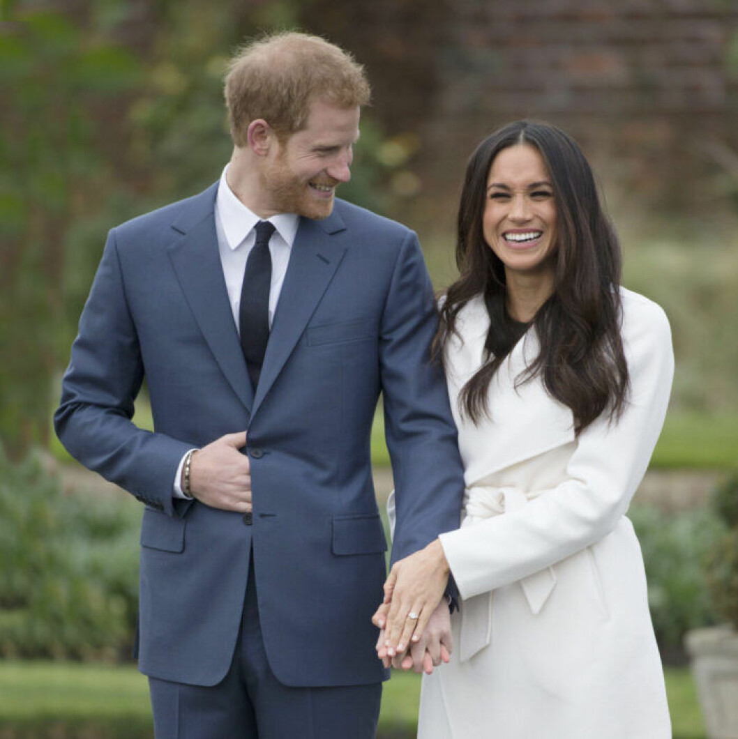 Meghan och prins Harry berättar om förlovningen. Meghan och prins Harry berättar om förlovningen.