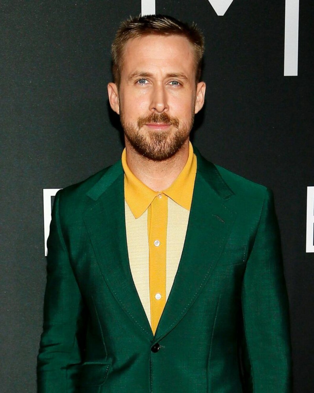 Ryan Gosling i grön kostym