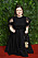 Sinead Burke iklädd svart galaklänning på British Fashion Awards.