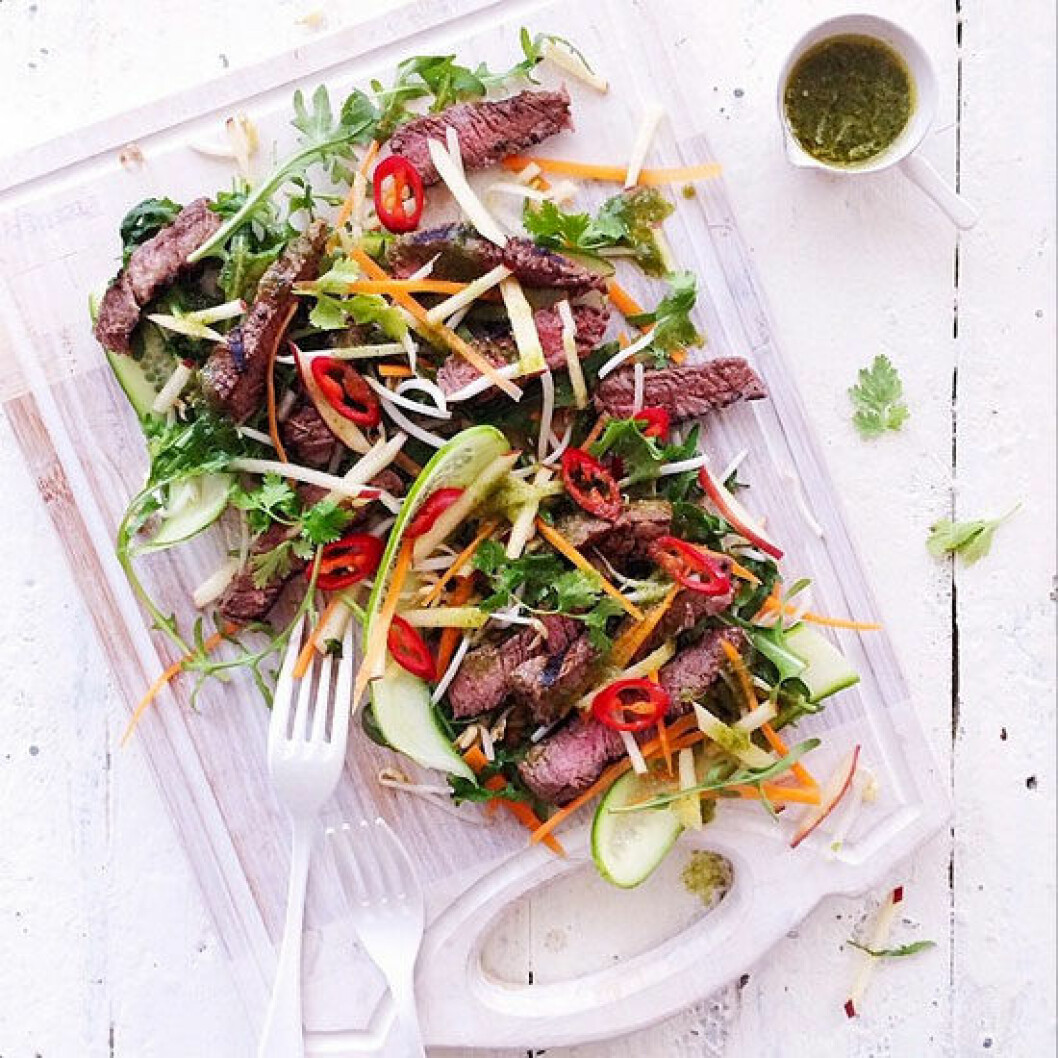 sipsandspoonful Asieninspirerad sallad med biff. Något för den som gillar hetta i maten.