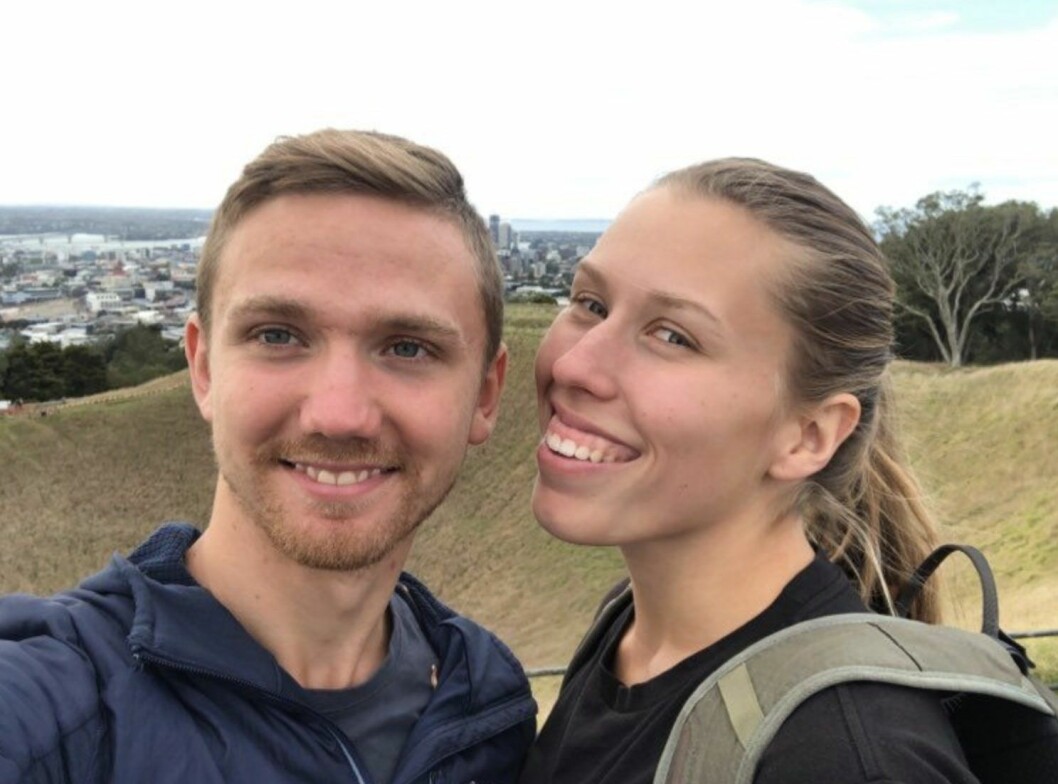 Leonard Pohl från Karlskoga-trakten och hans flickvän Fanny Atterstig var på väg hem till Sverige när de blev fast i ett nedslänkt Auckland – på obestämd tid.