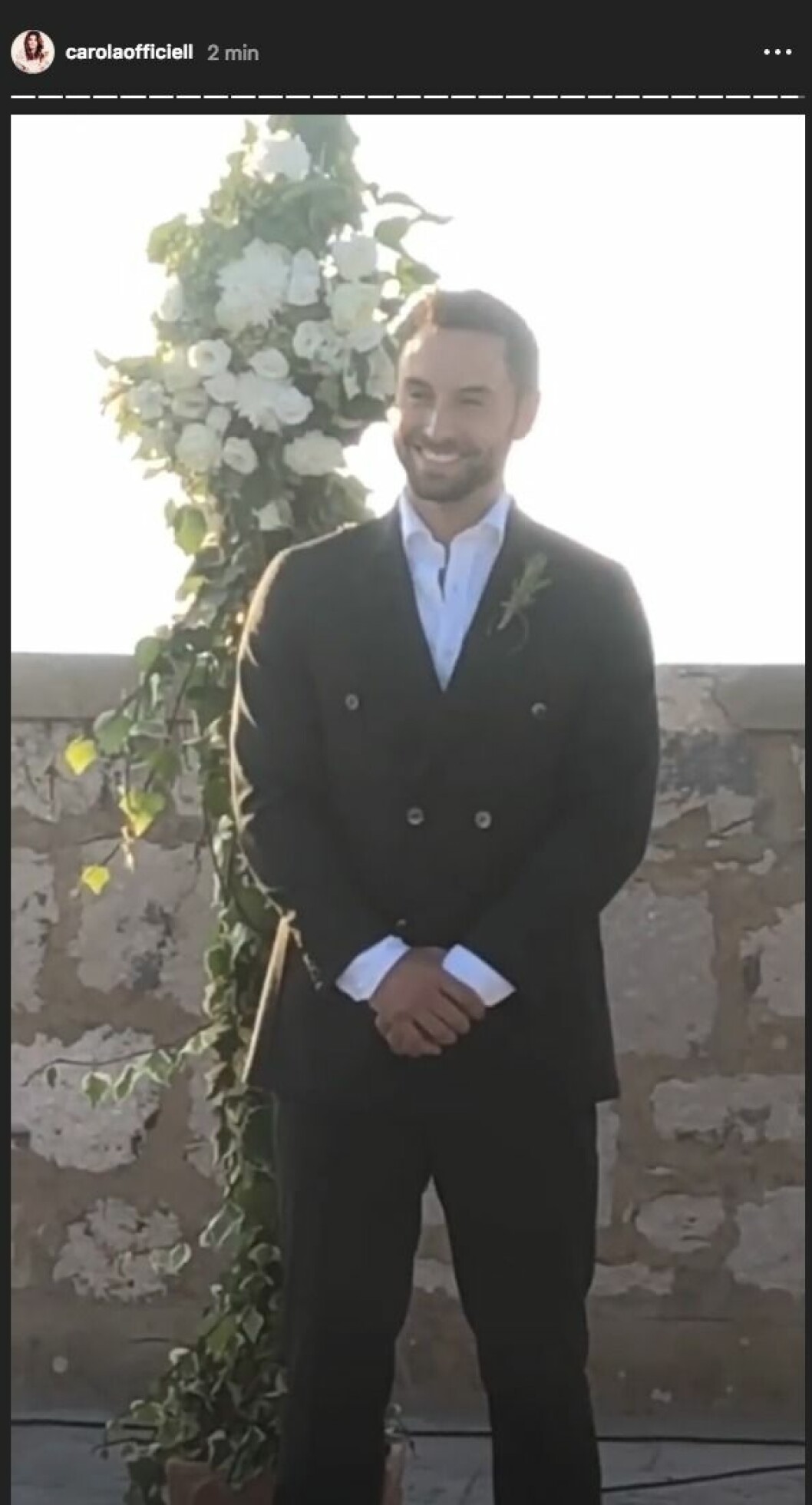 Måns Zelmerlöw inväntar sin blivande hustru. Måns Zelmerlöw bröllop