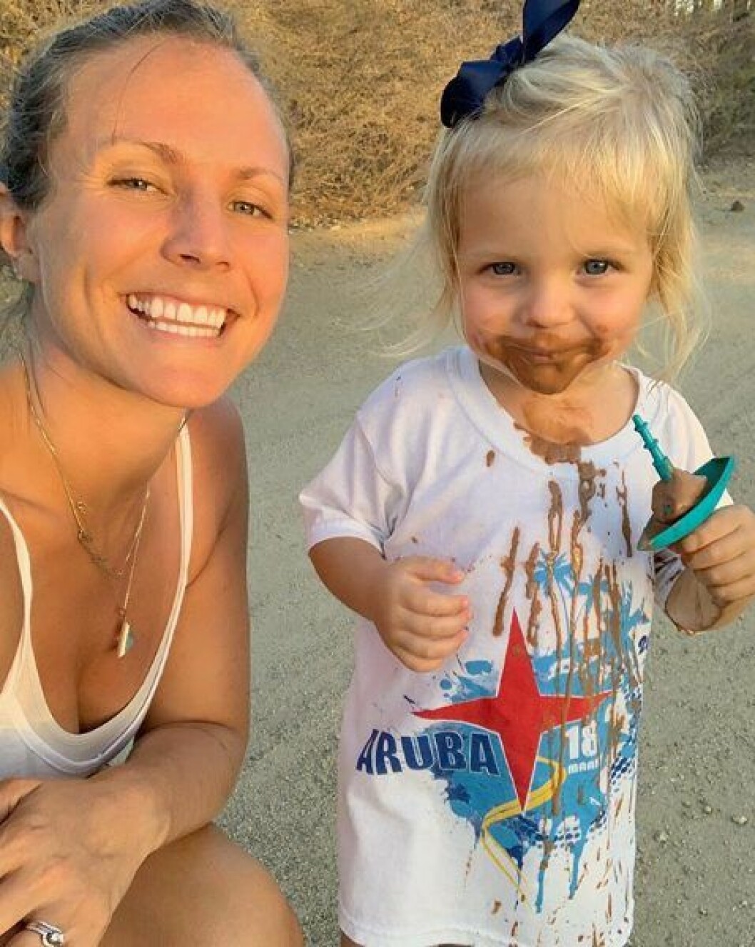 Dottern Lea Luna, snart 3, har tvingat Rachel att släppa taget om sitt kontrollbehov. ”Nu försöker jag tillåta mig att ta dagen som den kommer – go with the flow. Det har varit en stor livsläxa för mig.” Foto: Instagram @yoga_girl yoga girl lea luna