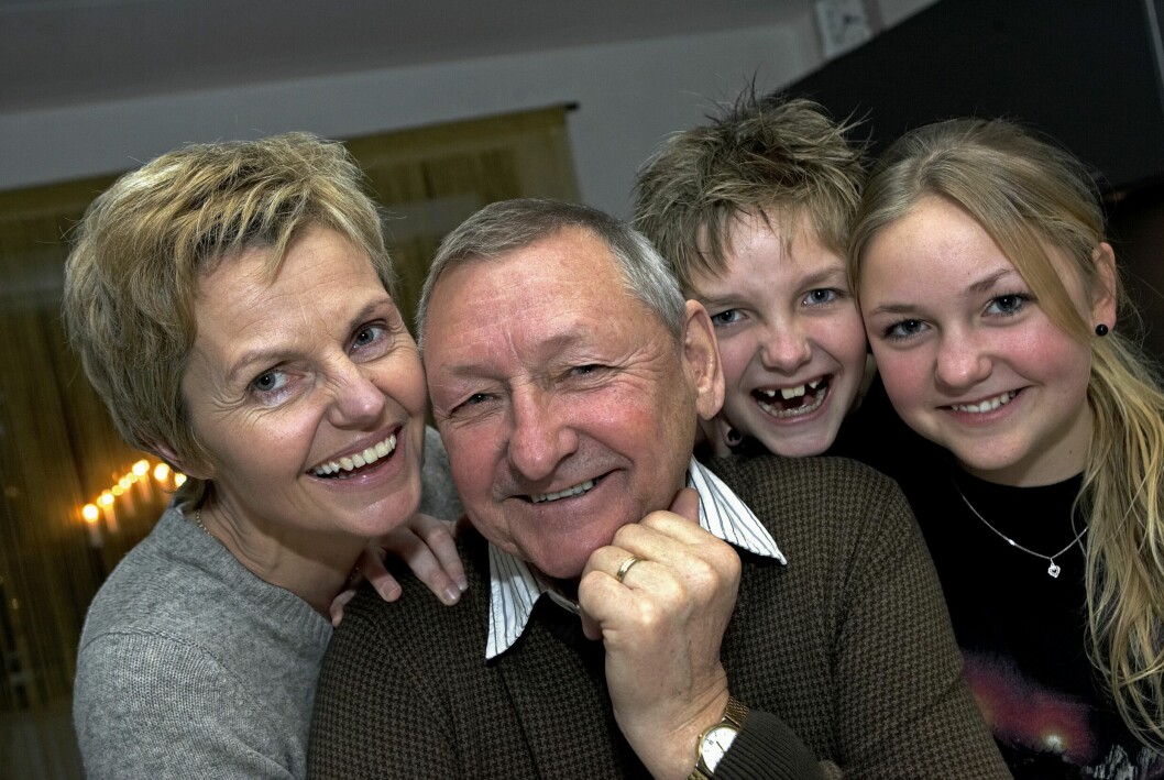 Ragnar Skanåker med exhustrun Anna och barnen Herman och Sanna.