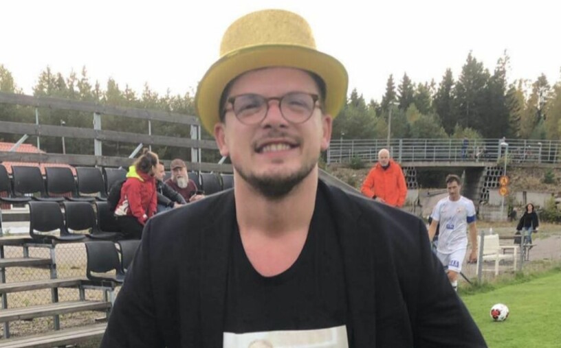 För tränaren Fidan Ibishi blev fotbollen en fristad under hans livs tuffaste motgång. När serien avgjordes i slutet av september var hans lag, Ätrans FF, obesegrade.