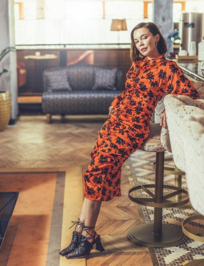 I mellandagarna är Hedda Stiernstedt tillbaka som Nina Löwander i SVT-serien <span class=" italic" data-lab-italic_desktop="italic">Vår tid är nu. </span> Julen 2020 gör Hedda Stiernstedt premiär som Doris i Jönssonligan