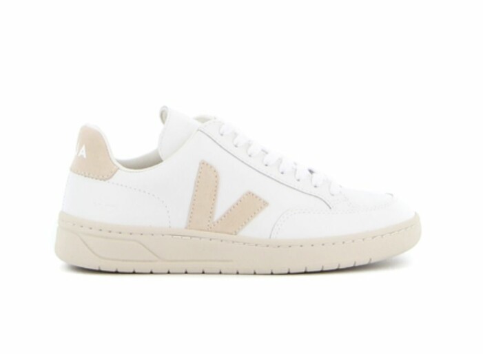 Sneakers i läder, 1 273 kr, Veja. Veja snygga sneakers i vitt och beige