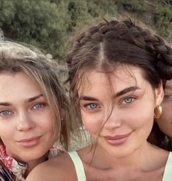 Lizas mamma till vänster och Liza till höger.
