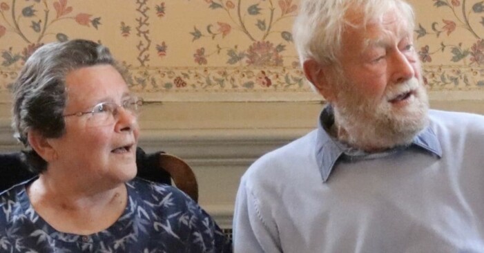 Pauline och Roger Fitter har ofta uppmärksammats hemma i Storbritannien efter sina över 50 år som fosterföräldrar.