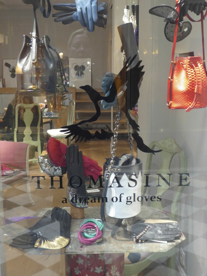 Skyltfönstret i Thomasine Barnekows butik i Paris. Skylt fönster i Thomasines butik i Paris.