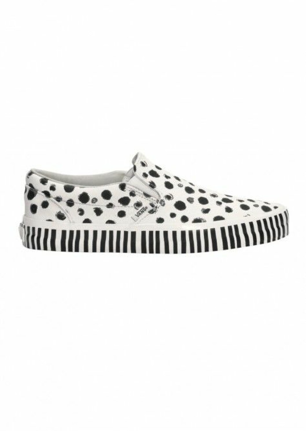 5. En skön och lagom sportig stil får du med ett par klassiska slip-on i vår. Missa inte samarbetet mellan Vans och & Other Stories som släpps i butik den 16 april. slip on03