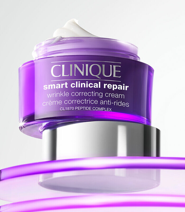 Ett smart tillägg till serumet – <a rel="nofollow" href="https://www.clinique.se/produkt/1667/104214/hudpleje_/clinique-smart-clinical-repairtm-wrinkle-correcting-cream?size=50_ml">Smart Clinical Repair Wrinkle Cream</a>, 785 kr. Smart Clinical Repair Wrinkle Cream