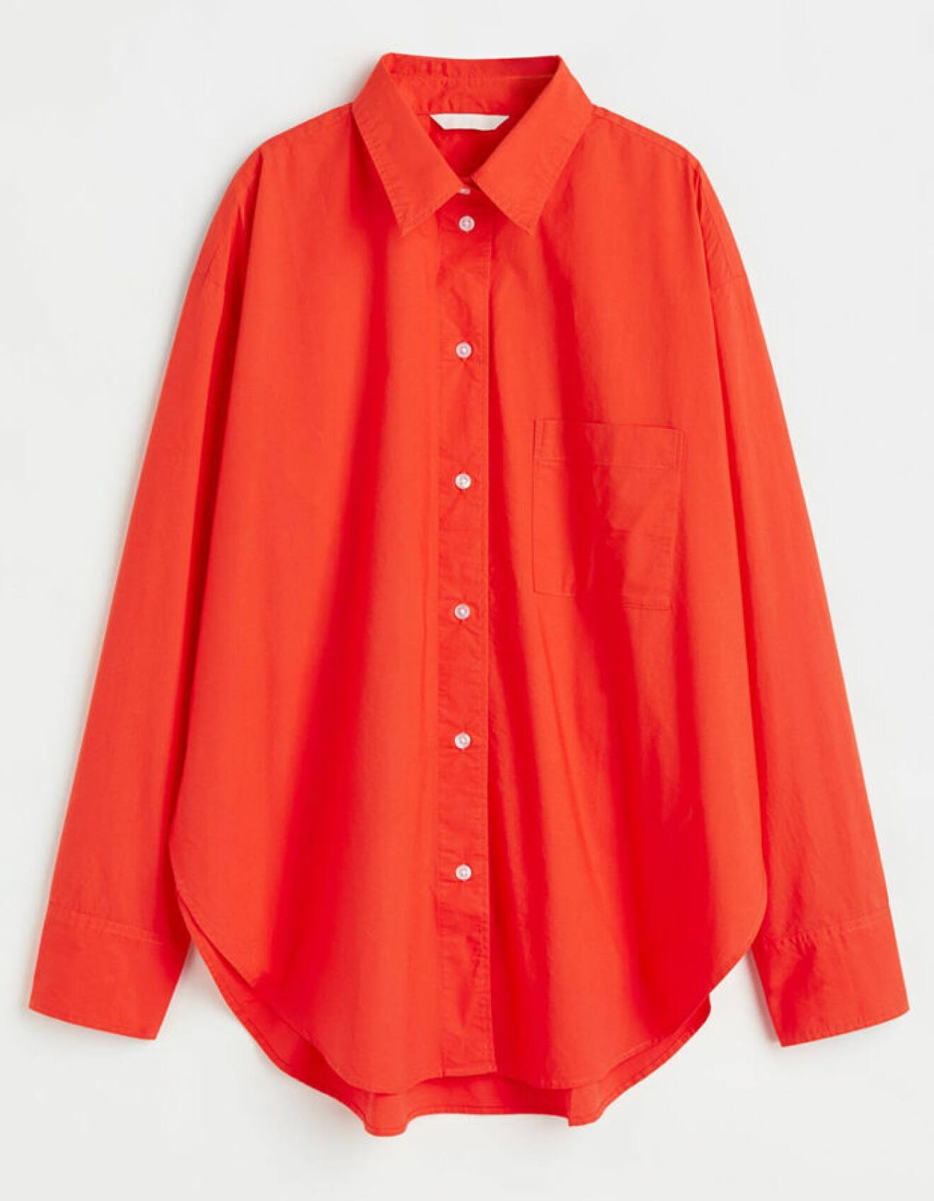 snygg outfit i rött och rosa – röd oversize skjorta från H&amp;M