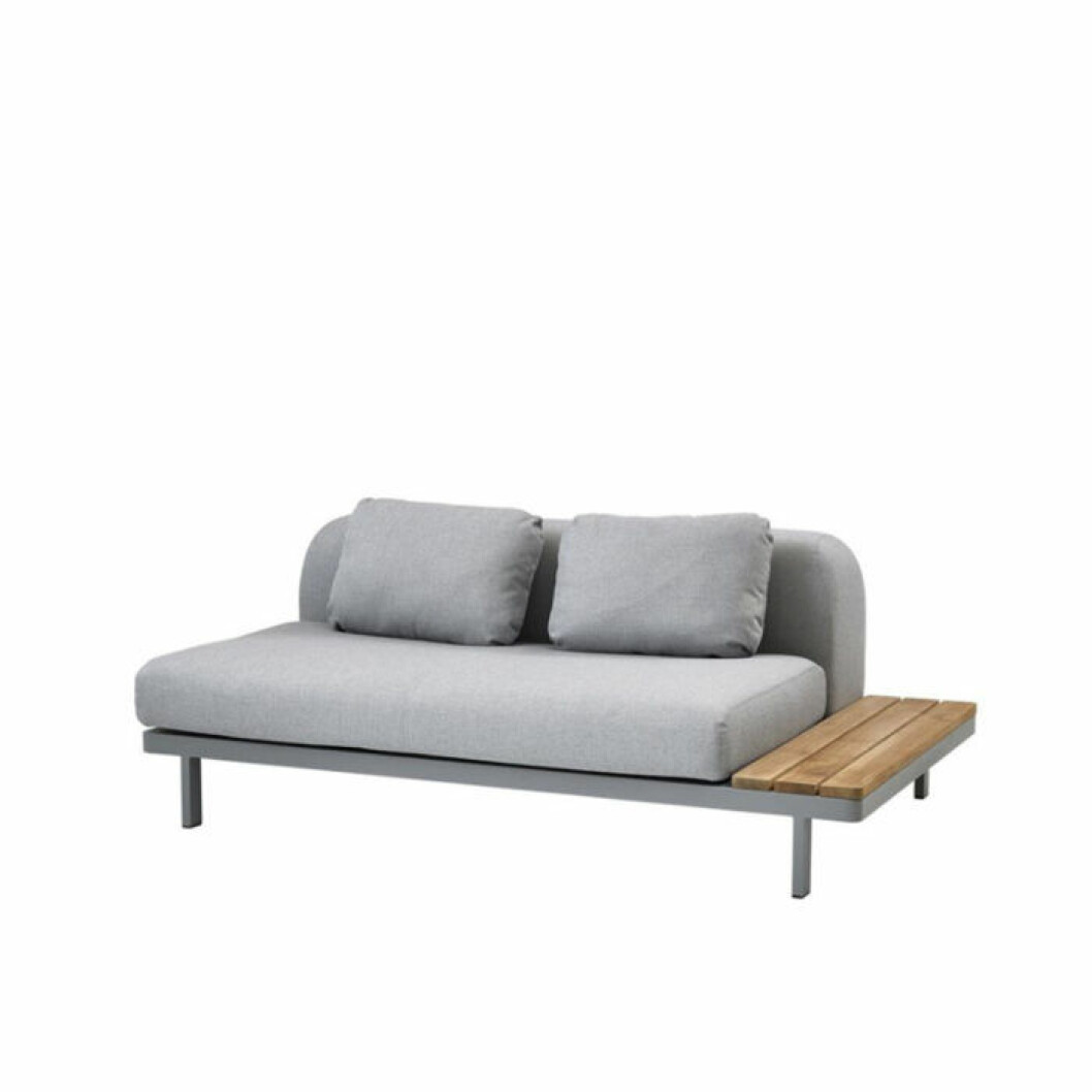 Soffa med bord till balkongen