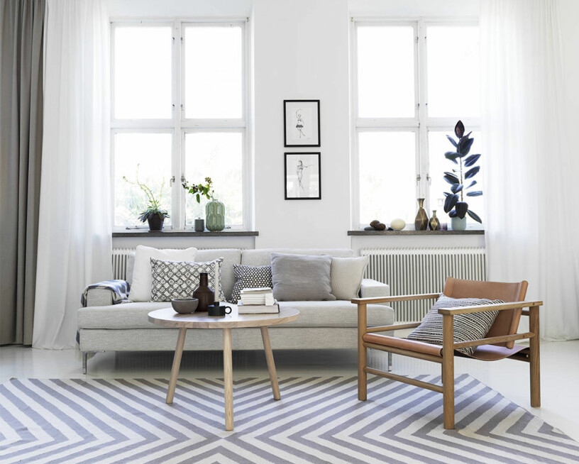 Trä är ett hållbart och tidlöst materialval i vardagsrummet. Foto: Ire soffbord i trä från ire
