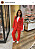 sofia geite i en röd kostym från lindex i nyhetsmorgon