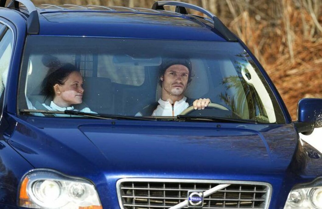 Vårvinter 2010. Första bilden på Carl Philip, prins Sverige, med nya flickvännen Sofia Hellqvist, fd dokusåpadeltagare, vid prinsens vinterstuga i Sunne, Värmland. Sofia och Carl Philip